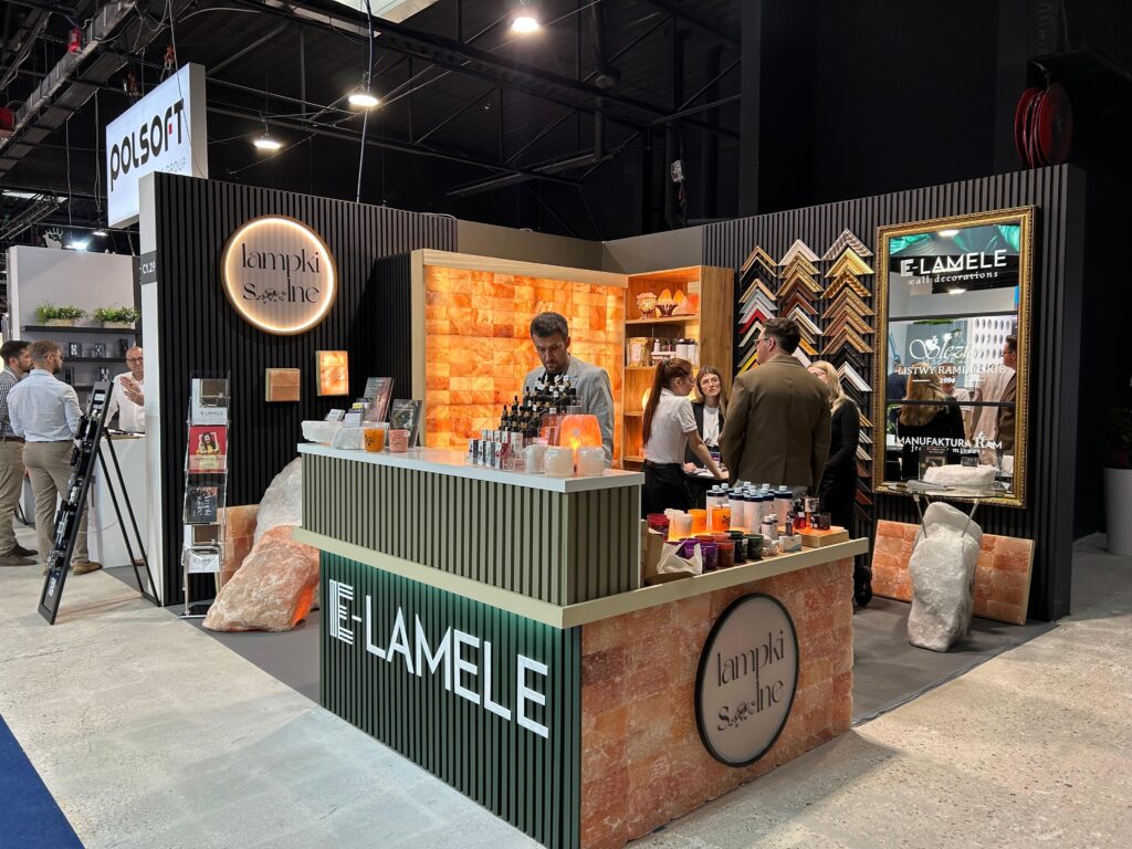 Celem obrazu jest ukazanie naszego stoiska z soli himalajskiej na Targach Warsaw Expo Home&Contract
